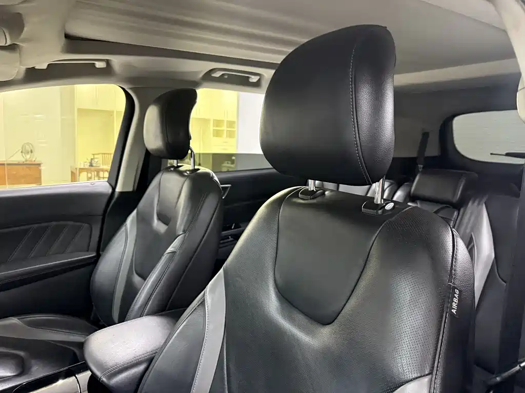 Ford Edge 2017 — фото 11