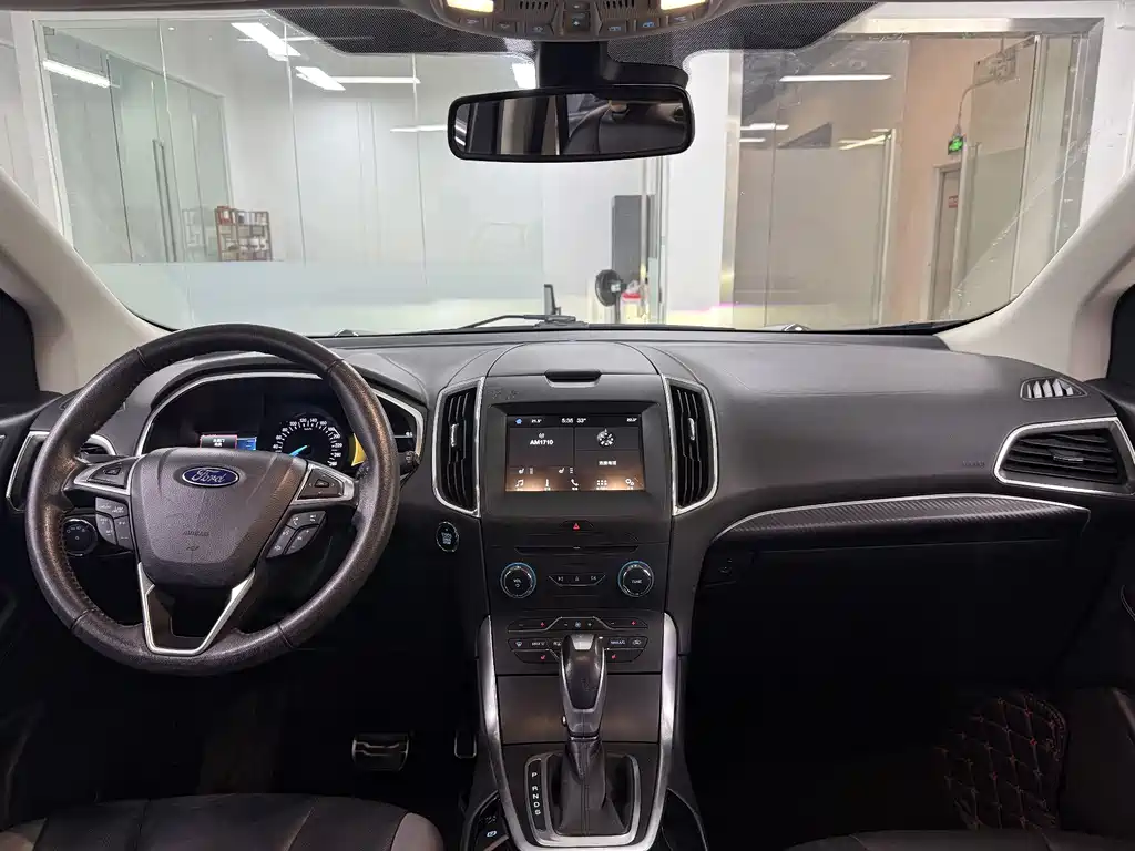 Ford Edge 2017 — фото 15