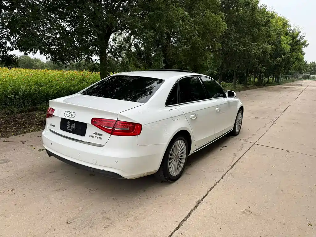 Audi A4L 2015