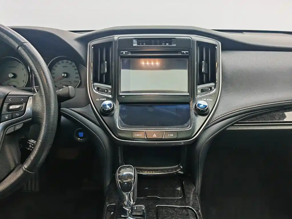 Toyota Crown 2018 — фото 12