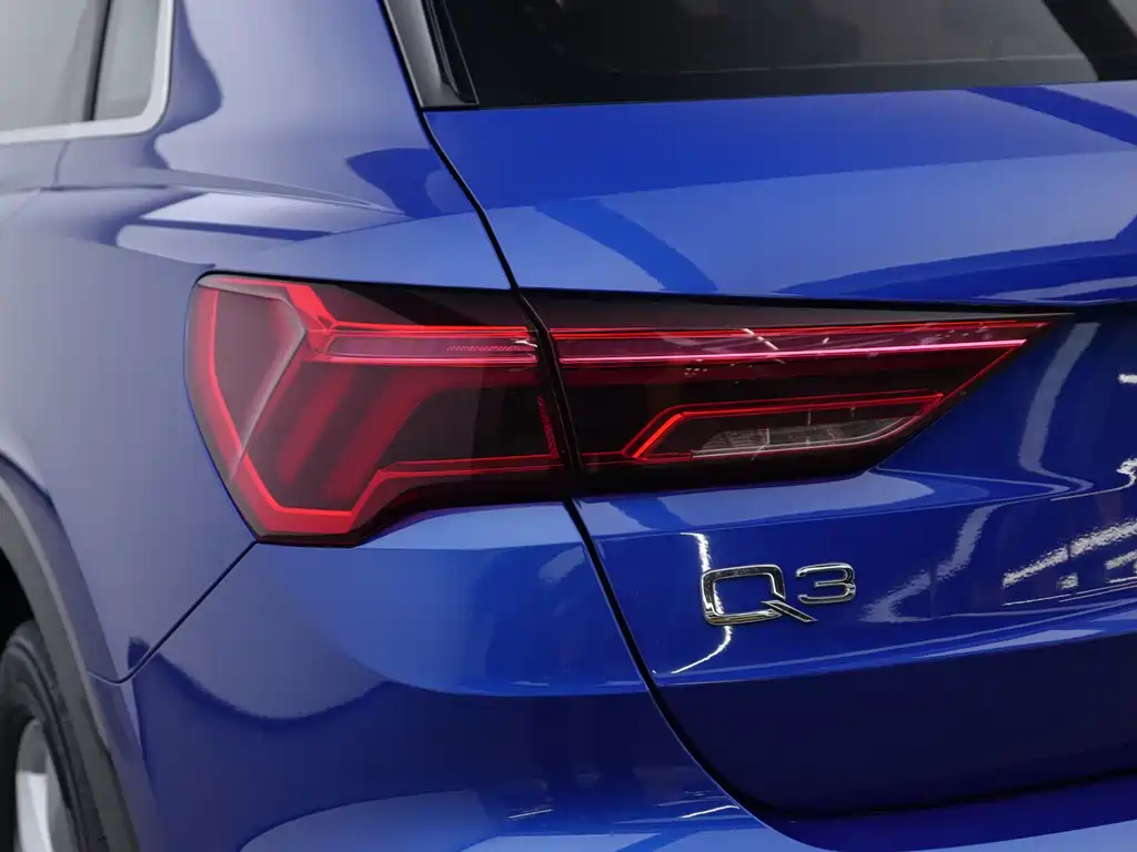 Audi Q3 2020 — фото 8