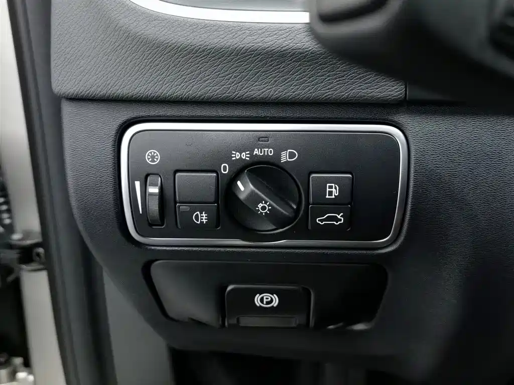Volvo S60 2015 — фото 21