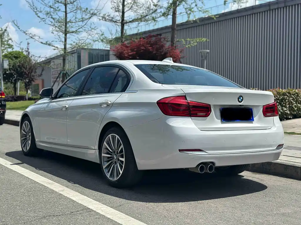 BMW 3 Series 2019 — фото 14