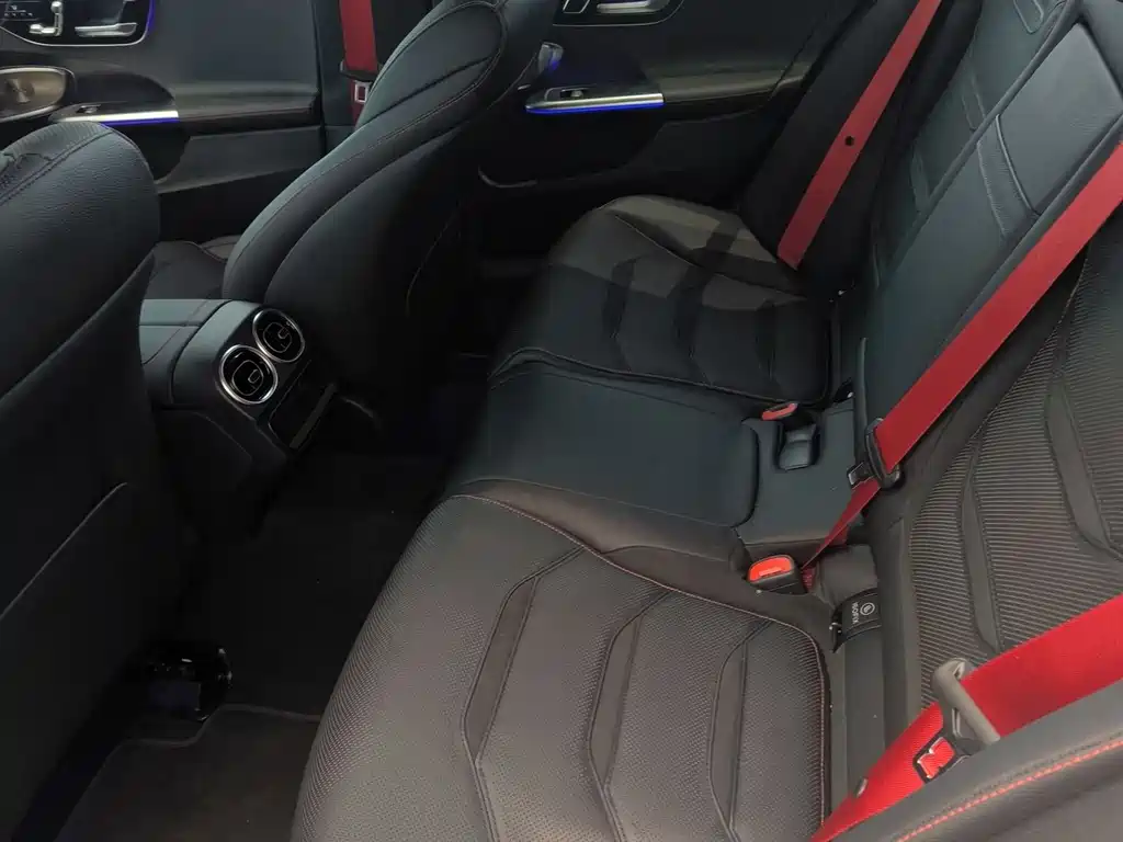 Mercedes-Benz C-Class AMG 2025 — фото 14
