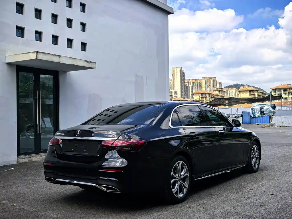 Mercedes-Benz E-Class 2023 — фото 13