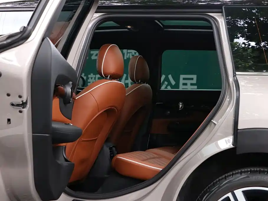 MINI Clubman 2023 — фото 12