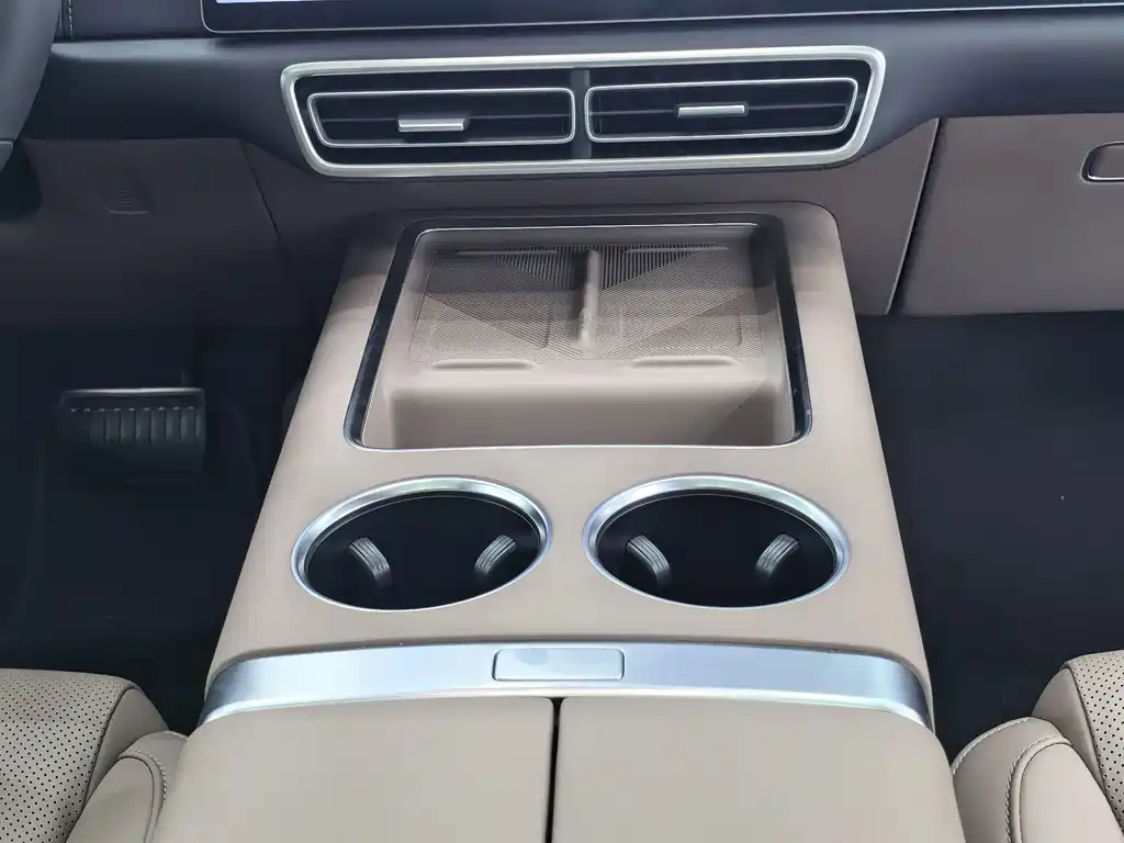 Li Auto Li L6 2025