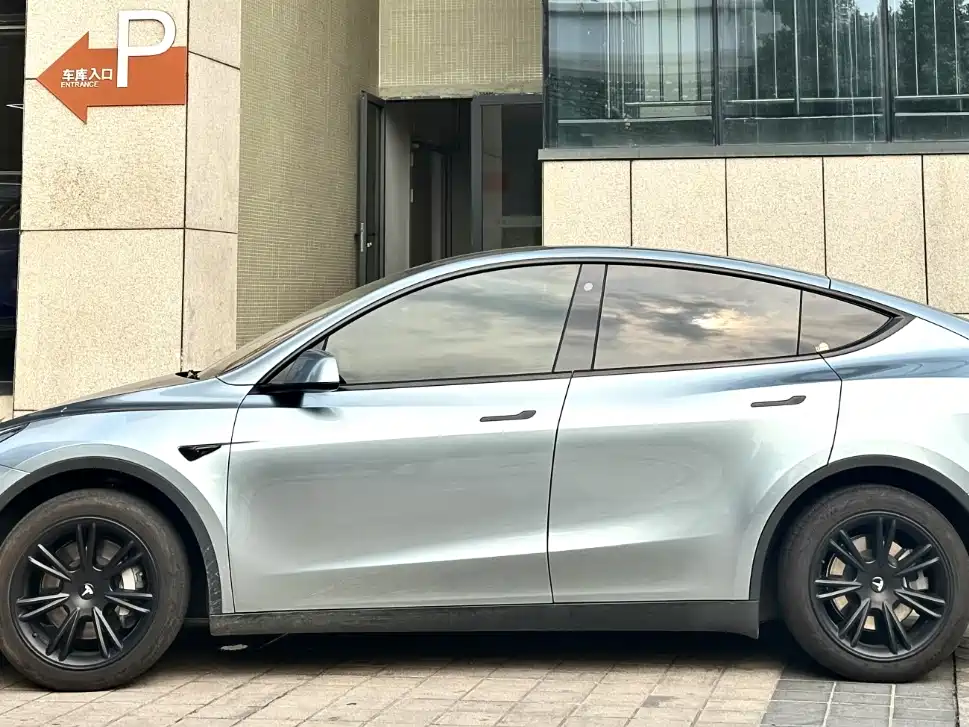 Tesla Model Y 2023 — фото 4