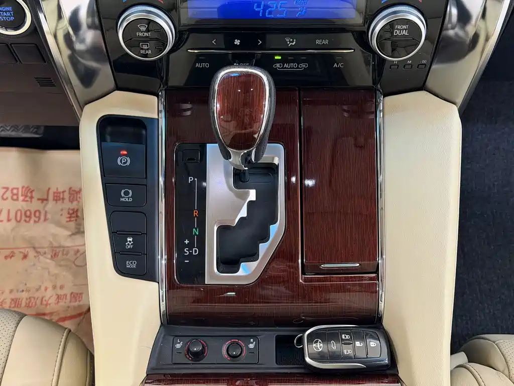 Toyota Alphard 2018 — фото 21