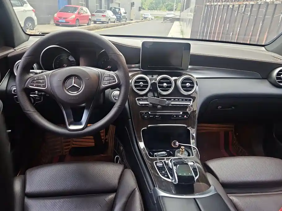 Mercedes-Benz GLC 2016 — фото 12