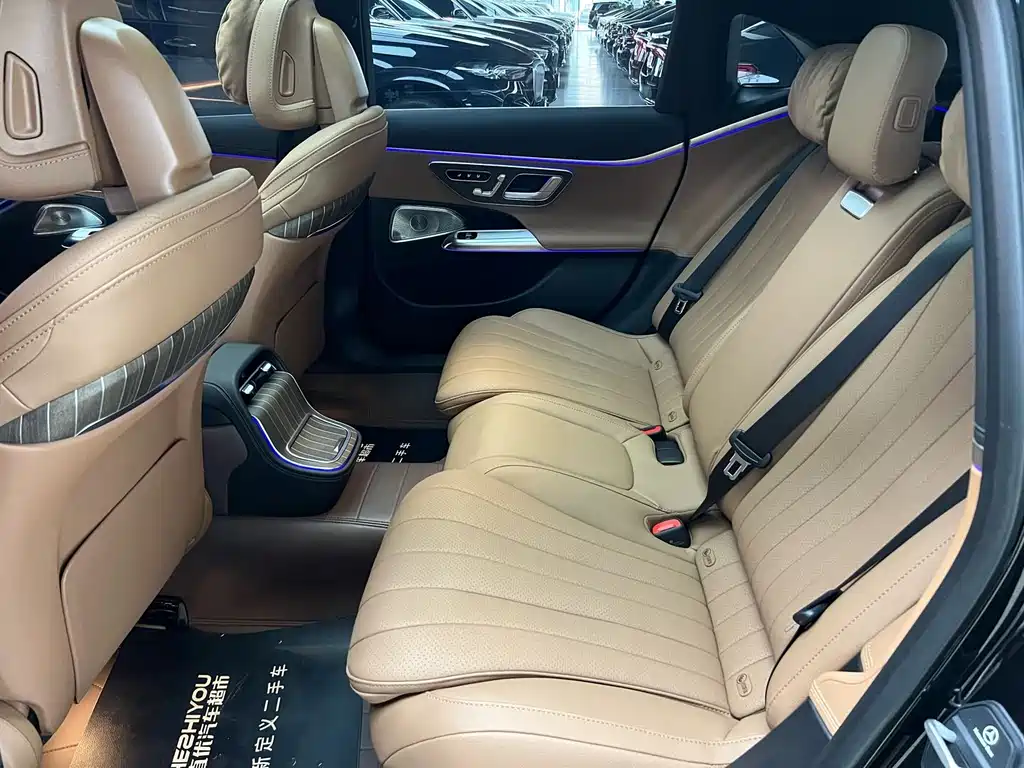 Mercedes-Benz E-Class 2025 — фото 10