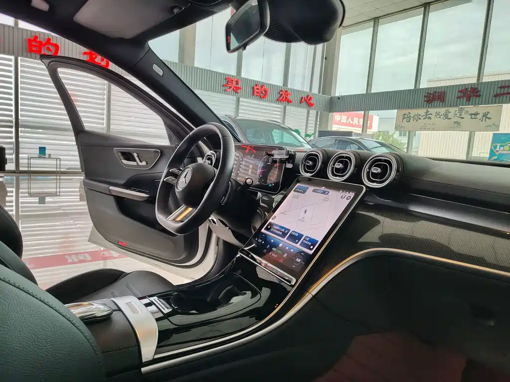 Mercedes-Benz C-Class 2023 — фото 10