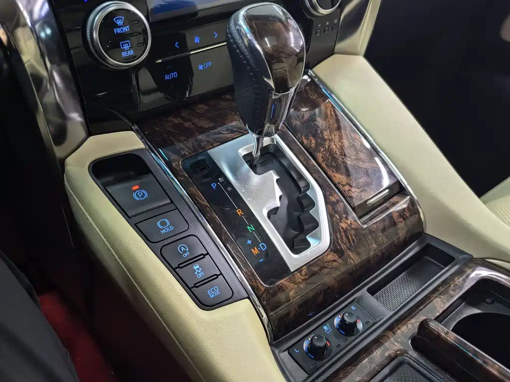 Toyota Alphard 2019 — фото 11