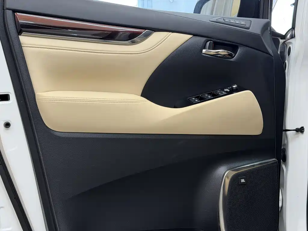 Toyota Alphard 2018 — фото 12
