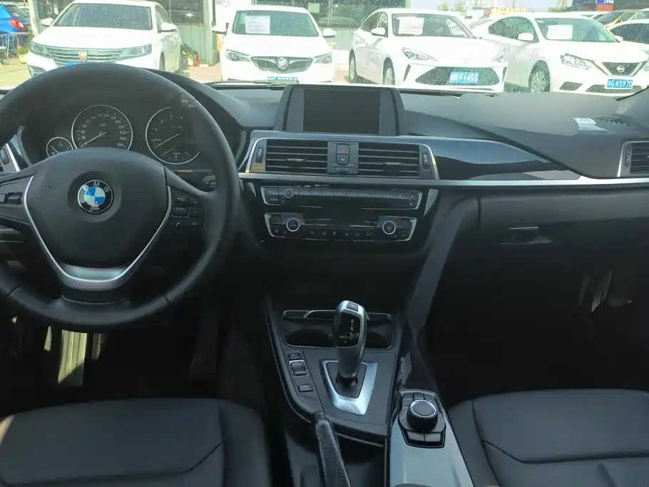 BMW 3 Series 2016 — фото 13