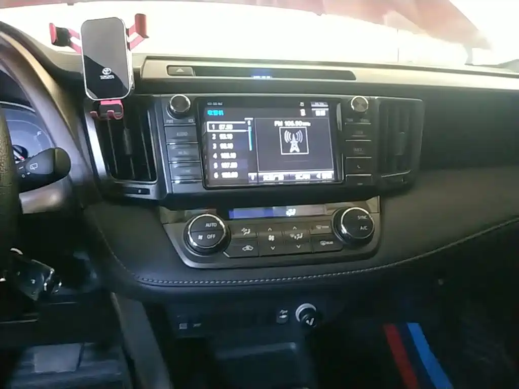 Toyota RAV4 2016 — фото 13
