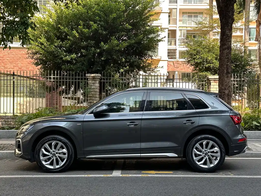 Audi Q5L 2022 — фото 15