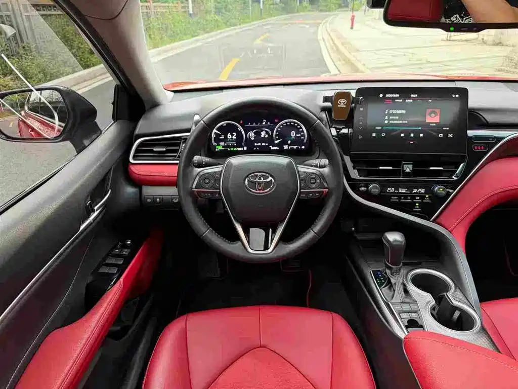 Toyota Camry 2023 — фото 10