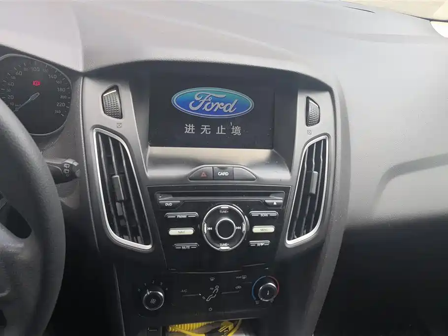 Ford Focus 2018 — фото 13