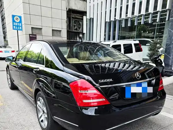 Mercedes-Benz S-Class 2012