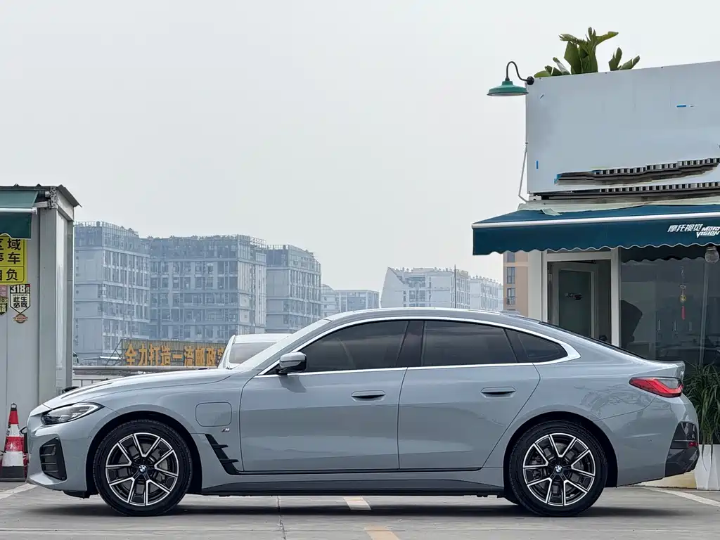 BMW i4 2023 — фото 3