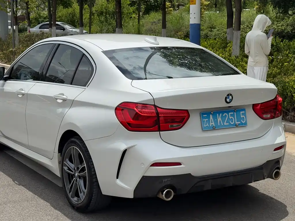 BMW 1 Series 2021 — фото 10