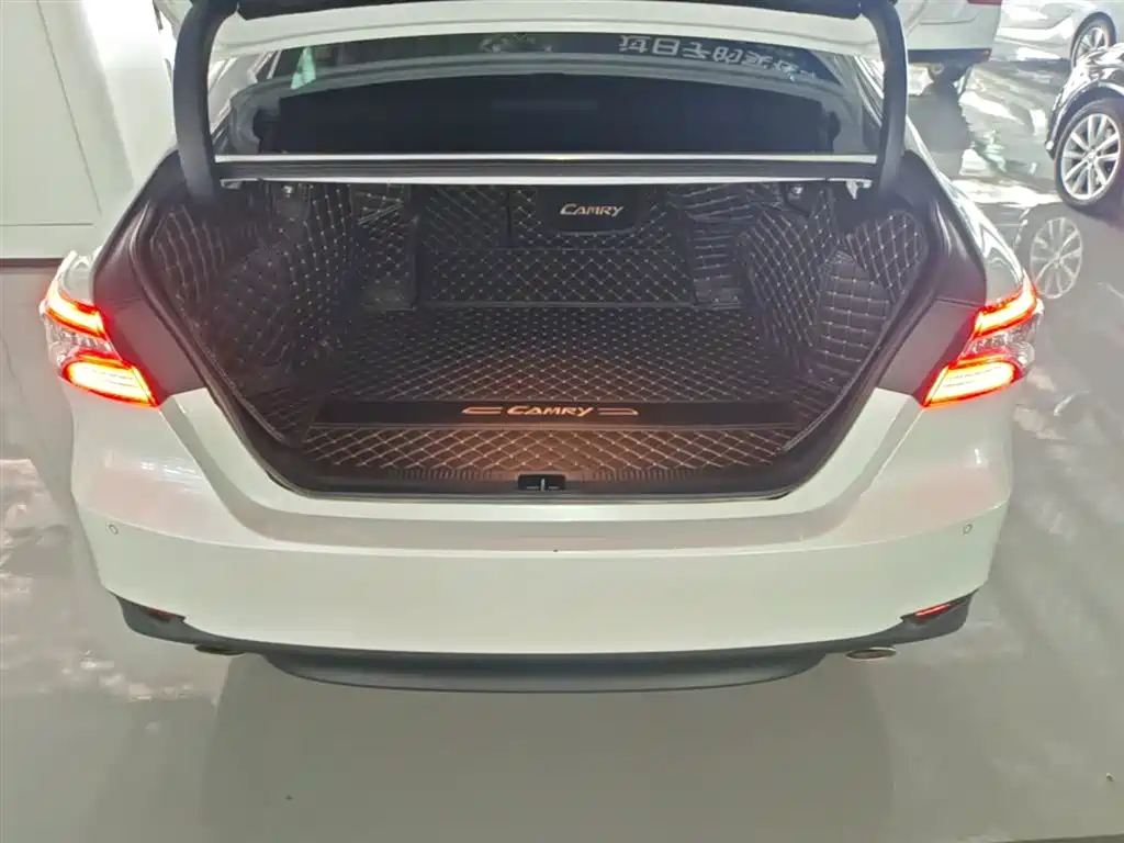 Toyota Camry 2022 — фото 19