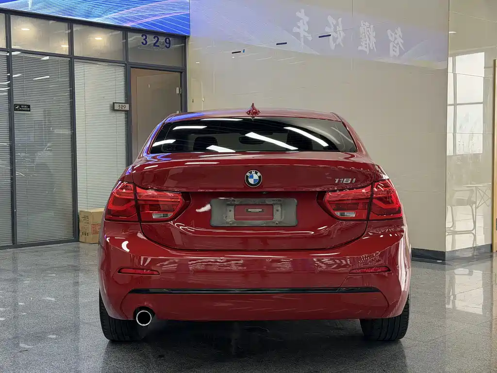 BMW 1 Series 2017 — фото 10