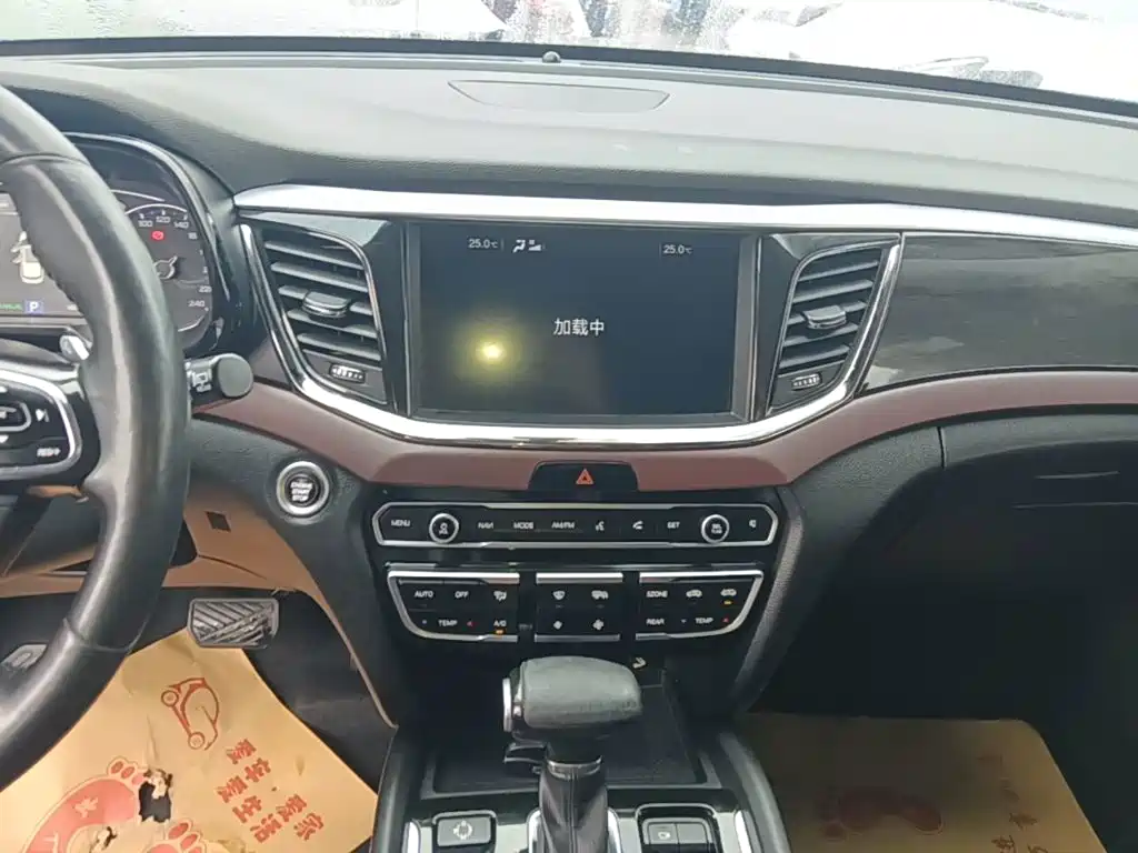 GAC Motor Trumpchi GS8 2017 — фото 13