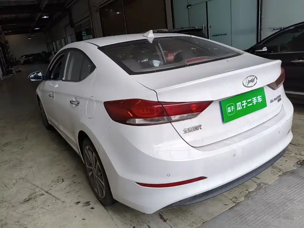 Hyundai Elantra 2016 — фото 5