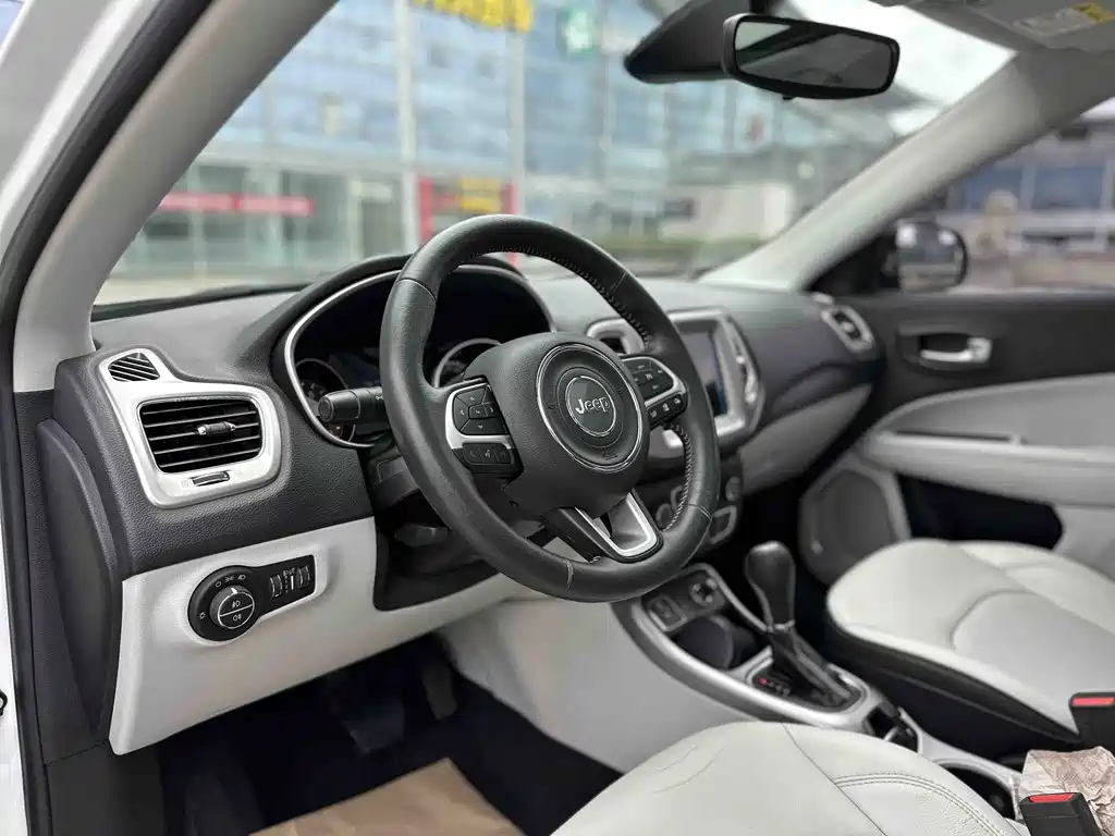 Jeep Compass 2017 — фото 7