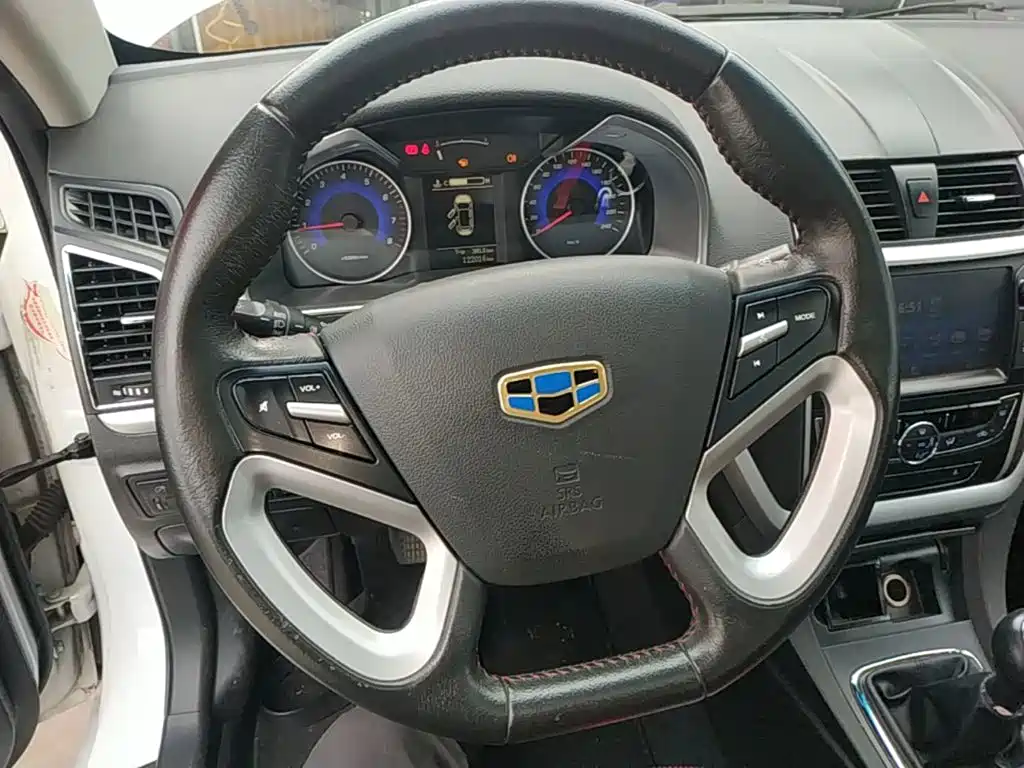 Geely Emgrand 2015 — фото 11