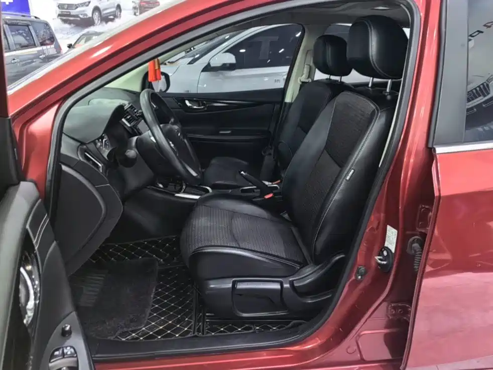 Nissan Tiida 2018 — фото 15
