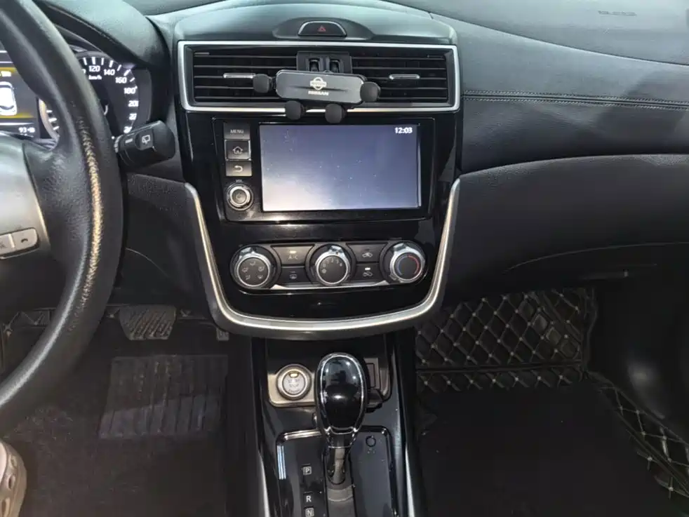 Nissan Tiida 2018 — фото 13