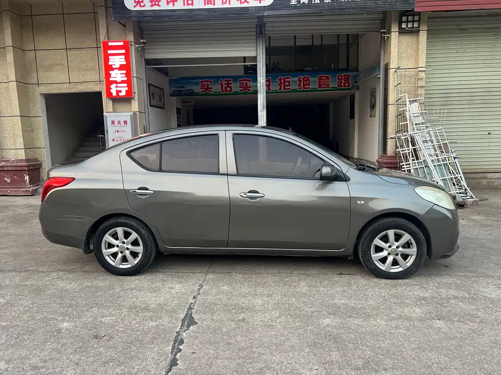 Nissan Sunny 2011 — фото 12