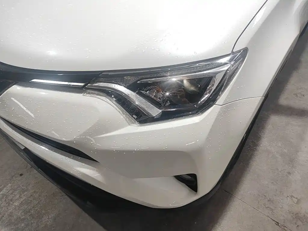 Toyota RAV4 2018 — фото 18