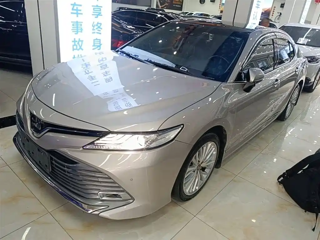 Toyota Camry 2018 — фото 1