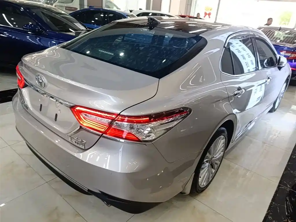 Toyota Camry 2018 — фото 7