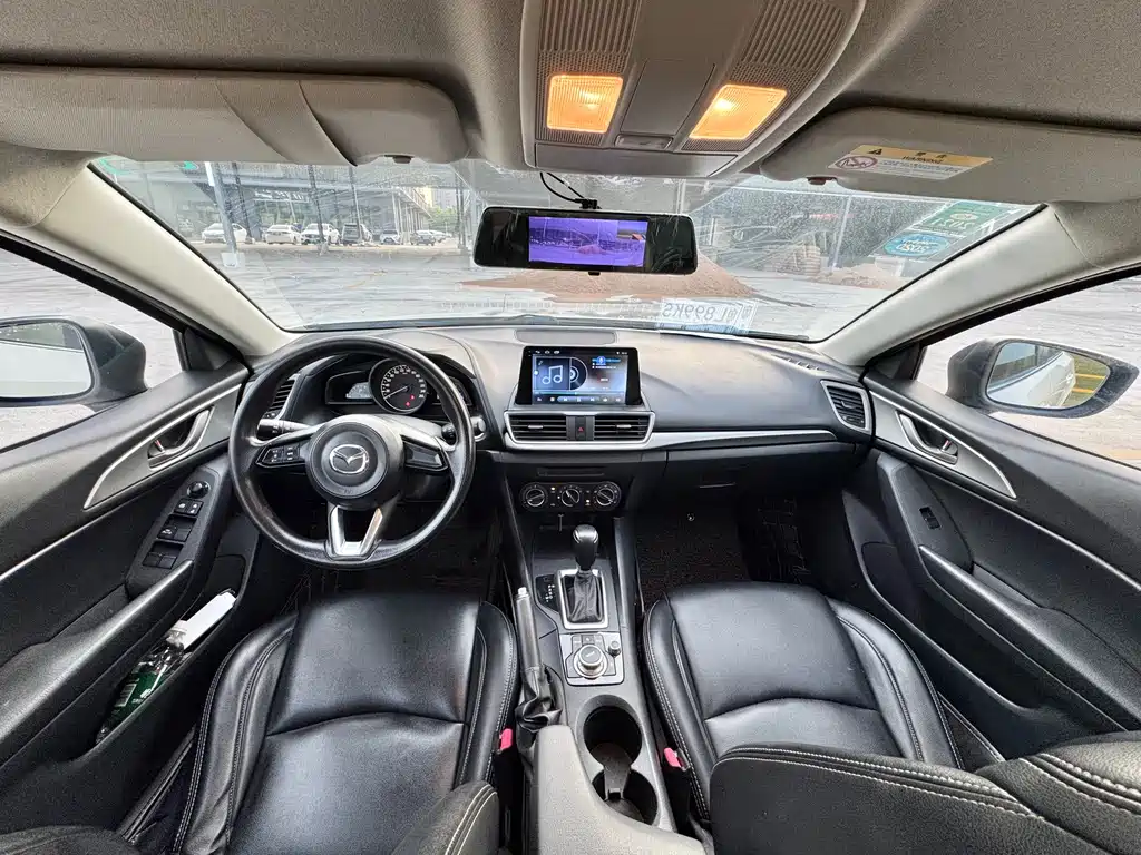 Mazda 3 Axela 2019 — фото 5