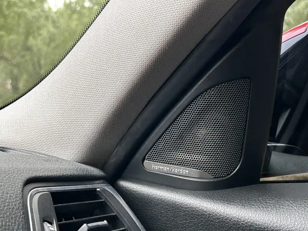 BMW 3 Series 2017 — фото 9