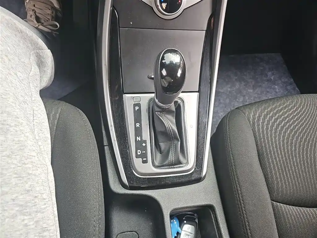 Hyundai Elantra Langdong 2016 — фото 14