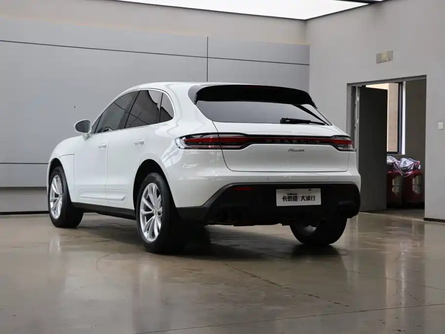 Porsche Macan 2023 — фото 34
