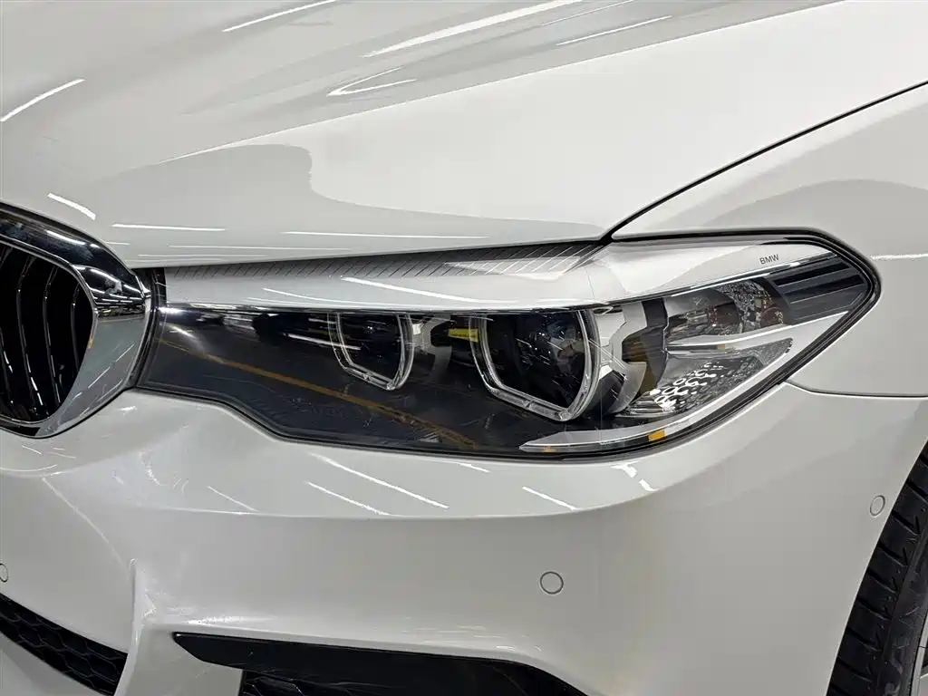 BMW 5 Series 2019 — фото 9