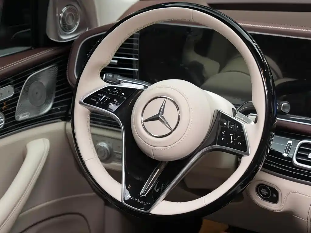 Mercedes-Benz GLS — фото 13