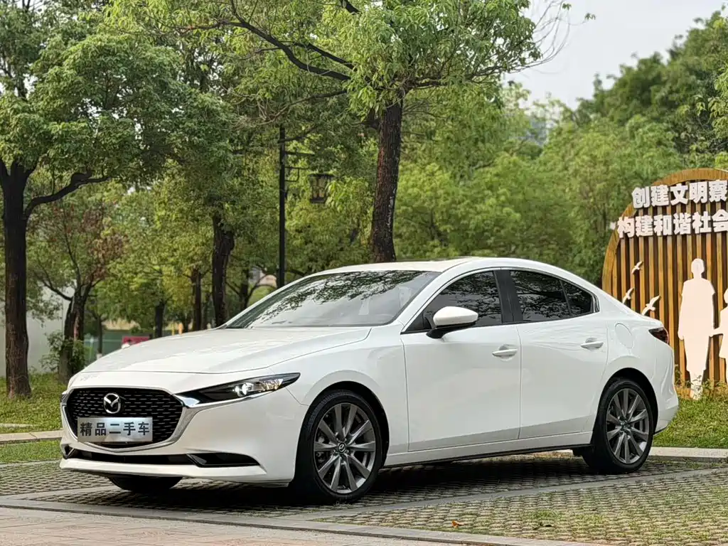 Mazda 3 Axela 2020 — фото 1