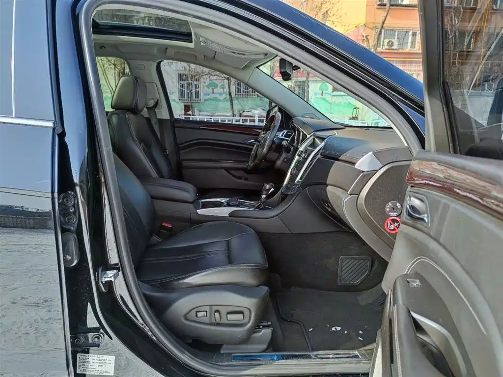 Cadillac SRX 2012 — фото 8
