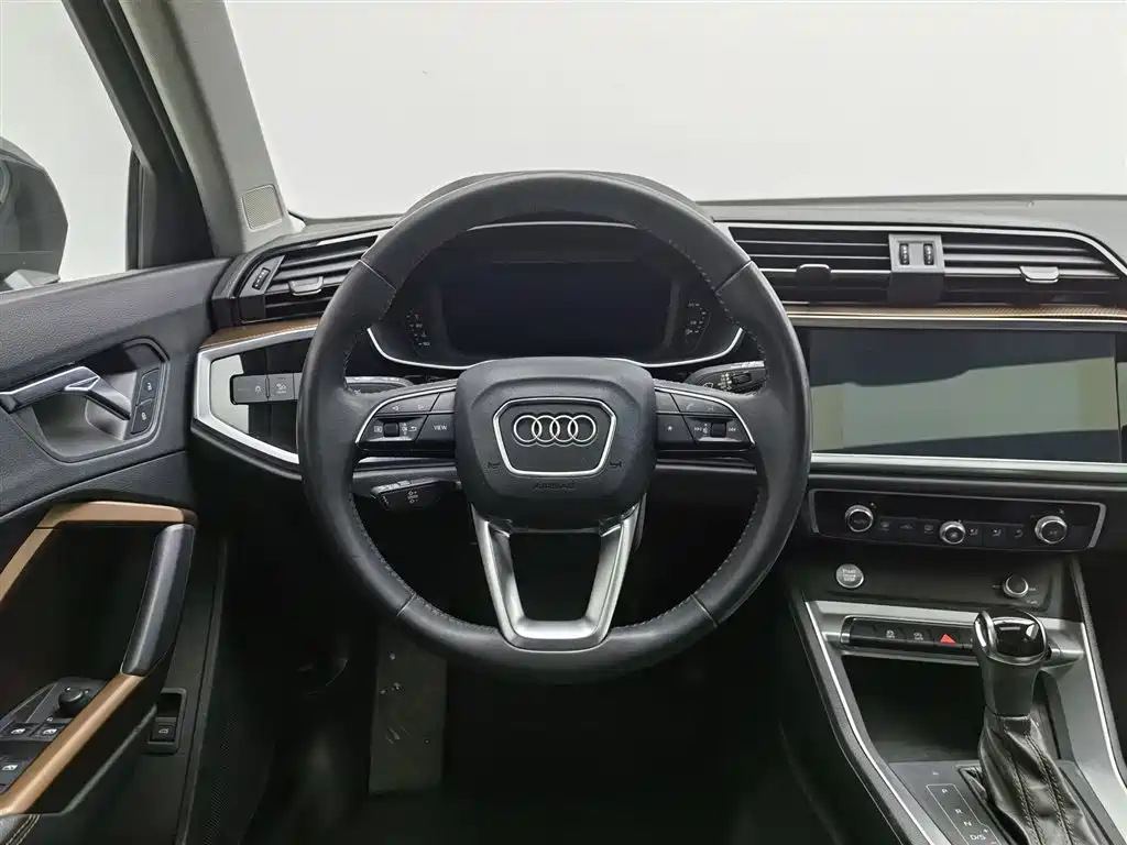 Audi Q3 2020 — фото 11