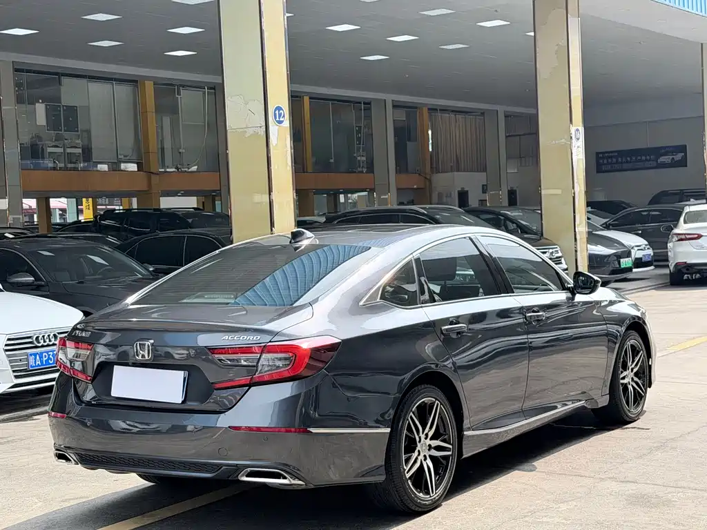 Honda Accord 2022 — фото 11