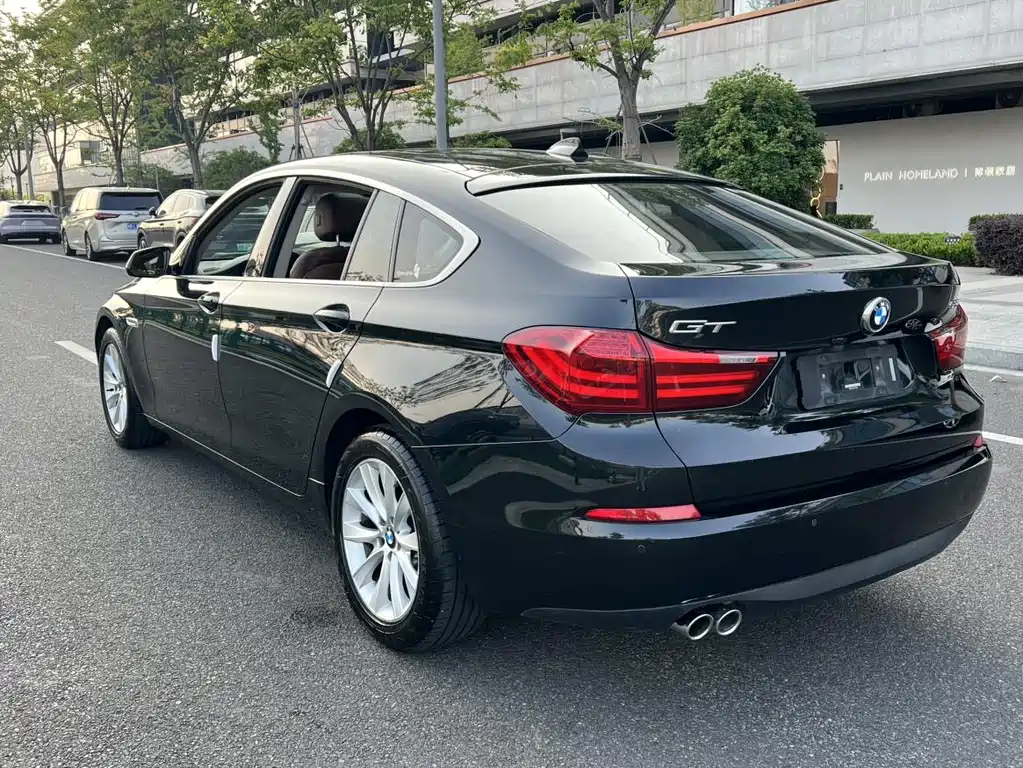 BMW 5 Series GT 2014 — фото 13