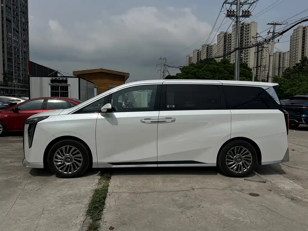 GAC Motor Trumpchi M8 2022 — фото 4